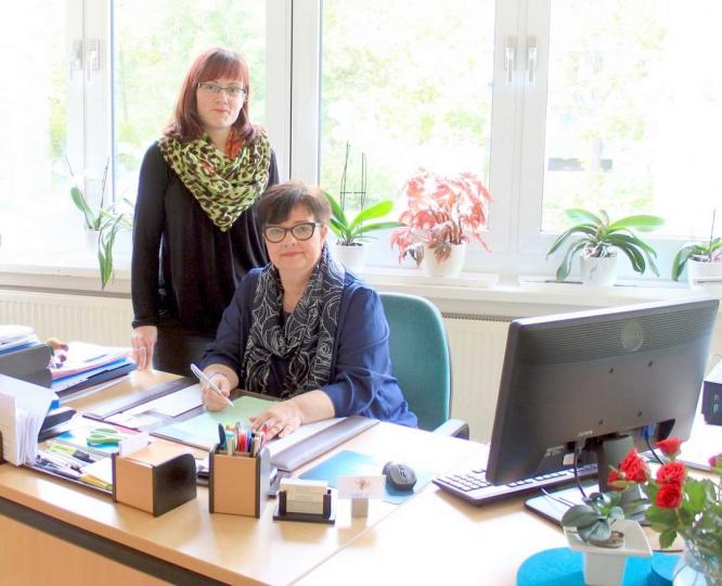 Die Schulleiterin Frau Otte und die stellvertretende Schulleiterin Frau Hermann